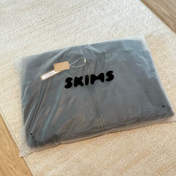 NWT SKIMS BOYFRIEND FLEECE HALF ZIP PULLOVER IN ZIRCON SIZE MEDIUM - Picture 8 of 10